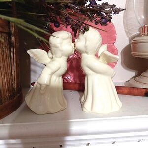 Vintage Kissing Boy and Girl Ceramic Angels 4" Tall EUC!
